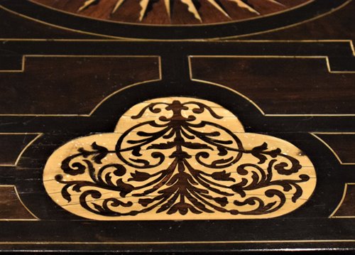Tavolo-scrittoio in palissandro ebanizzato intarsiato in avorio